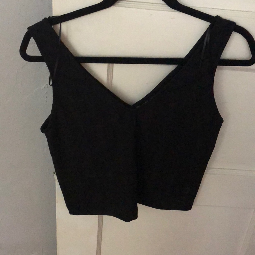 Black crop top tank